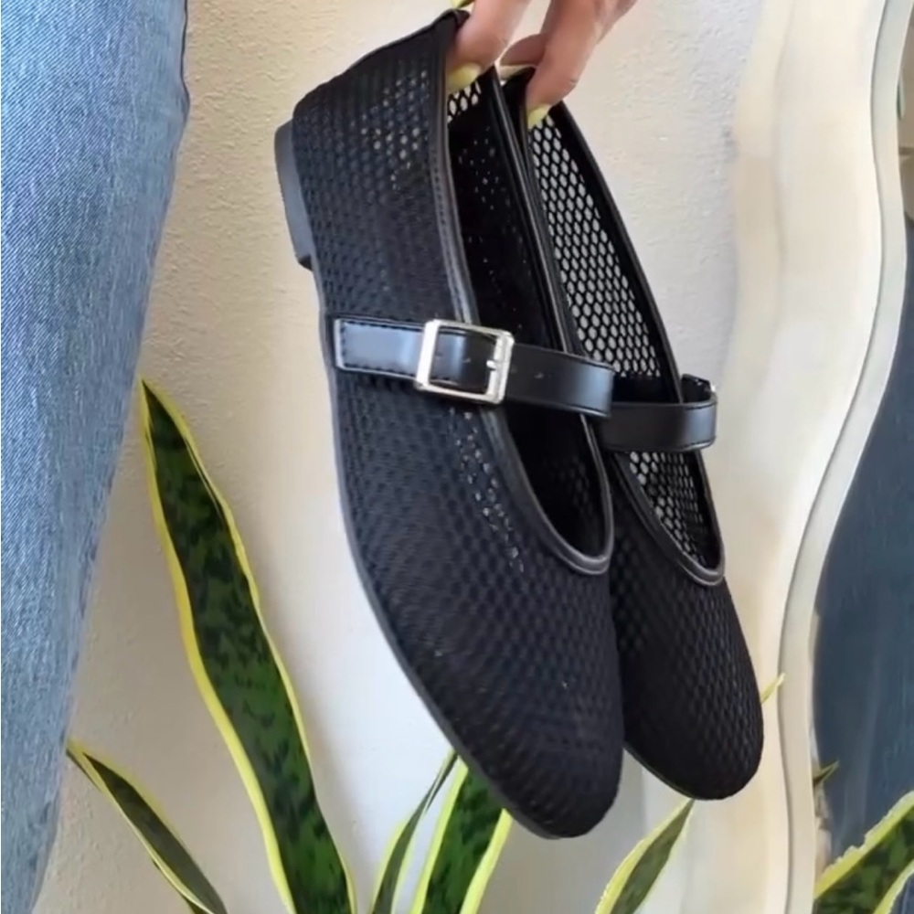 Black Mesh Mary Jane Shoes - Picture 2 of 4